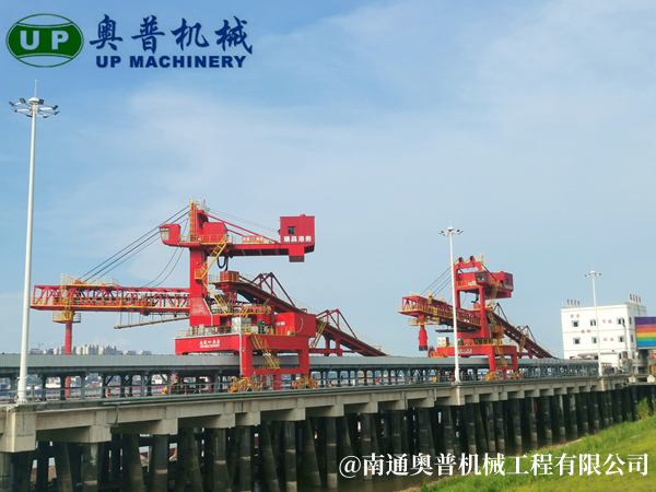 直線(xiàn)軌道裝船機