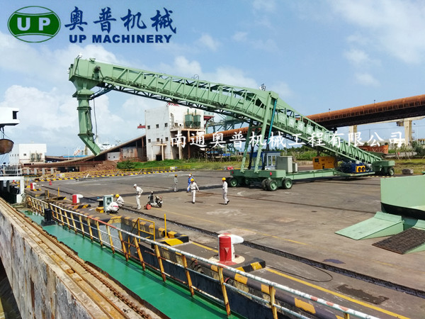 移動(dòng)式堆料裝船機湛江碼頭.jpg